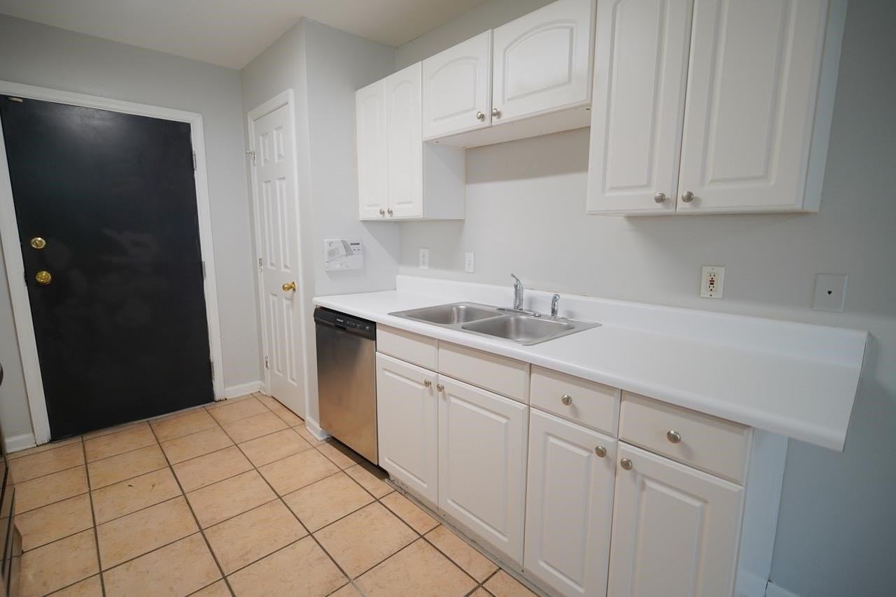 859 W Brevard St #2 - Photo 6 of 34