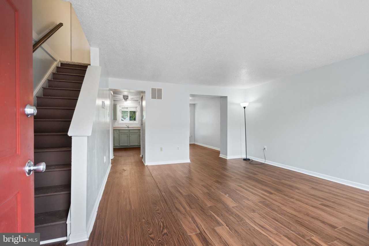 1326 N Stockton St - Photo 3 of 27