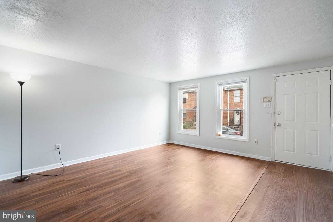 1326 N Stockton St - Photo 4 of 27