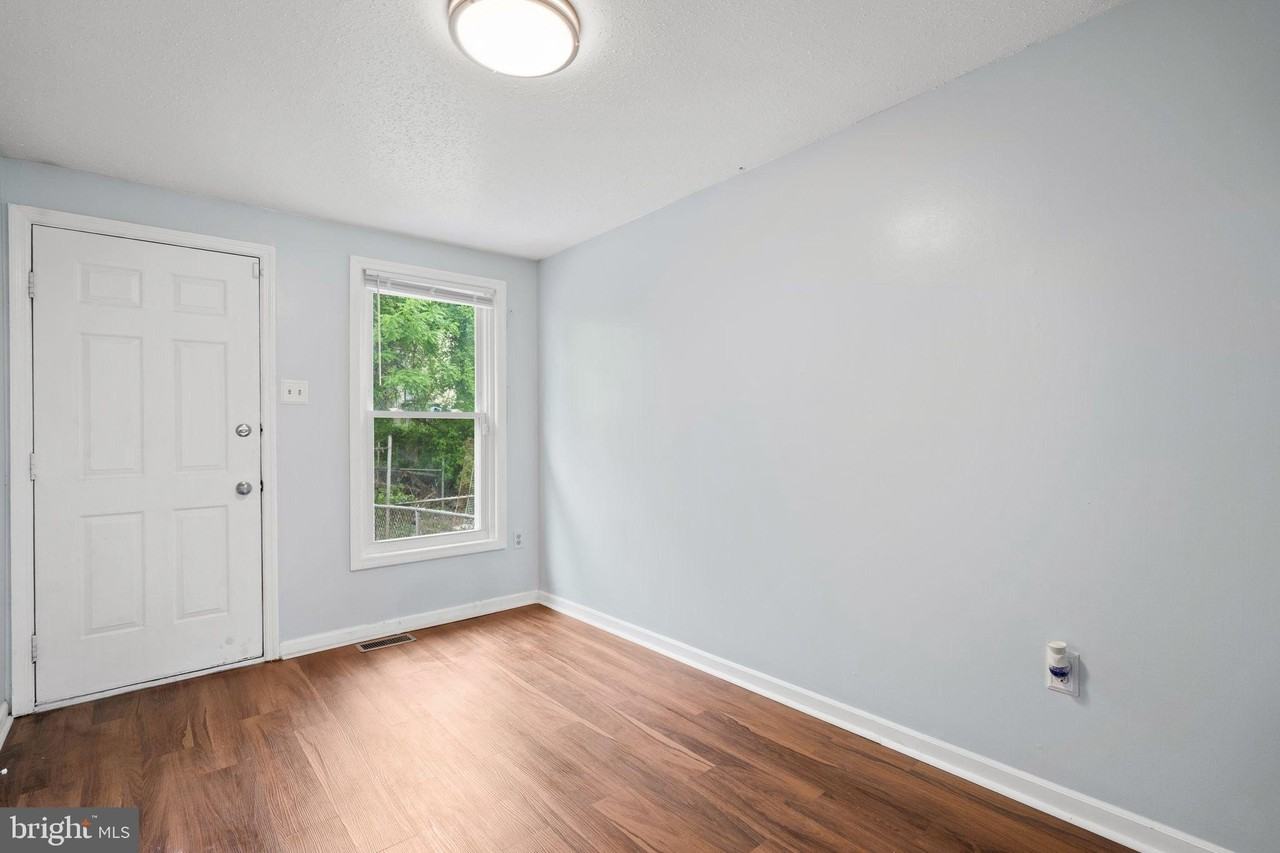 1326 N Stockton St - Photo 7 of 27