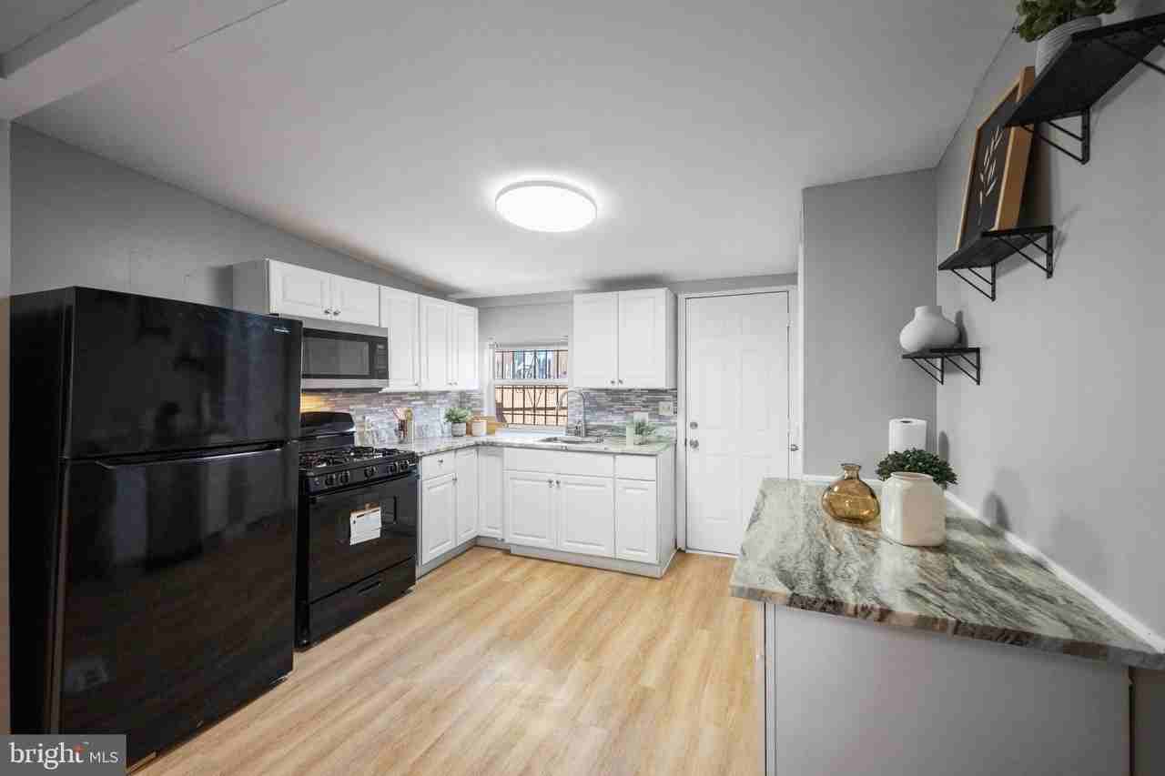 1028 W Cross St - Photo 3 of 31