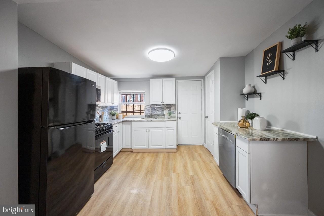 1028 W Cross St - Photo 6 of 31