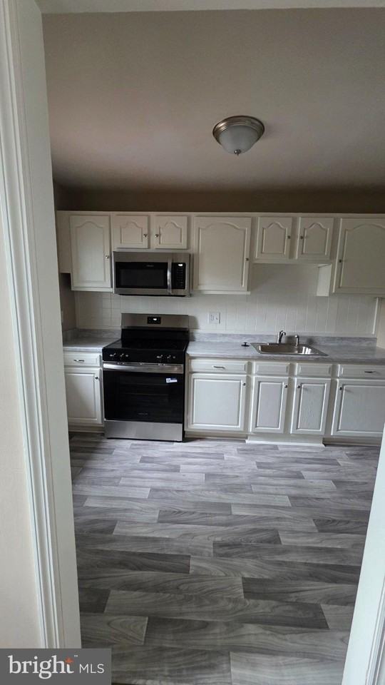 24 Lerner Ct #32H - Photo 4 of 13