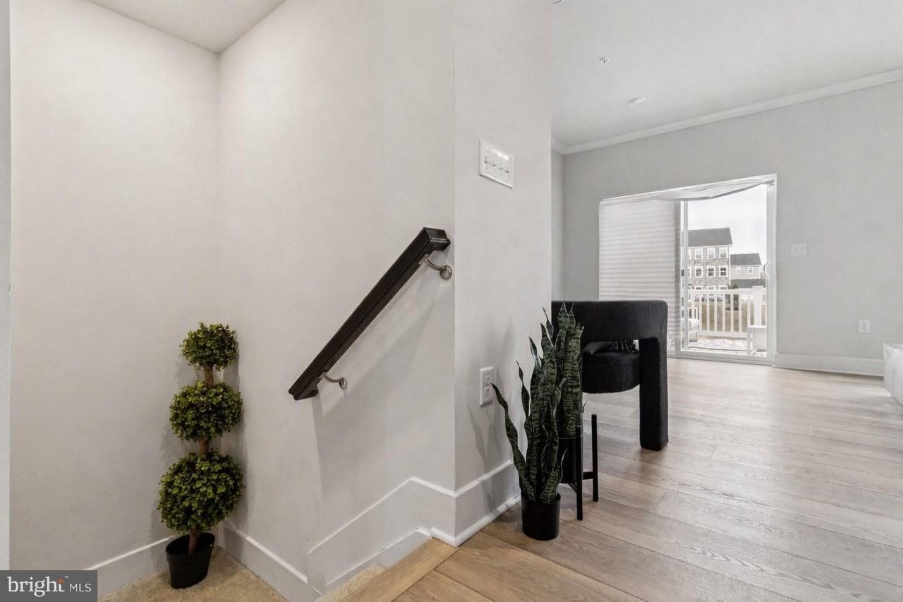 10939 Drummond Pl - Photo 5 of 49