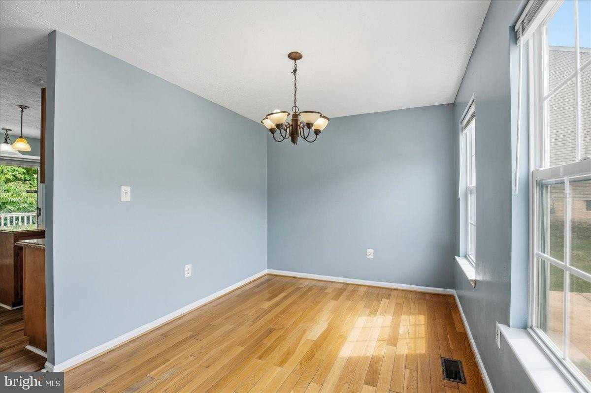 1904 Hilton Ct - Photo 4 of 19