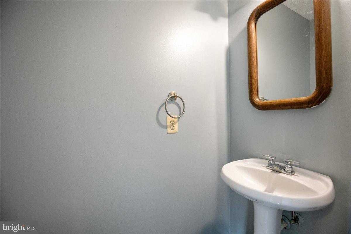 1904 Hilton Ct - Photo 5 of 19