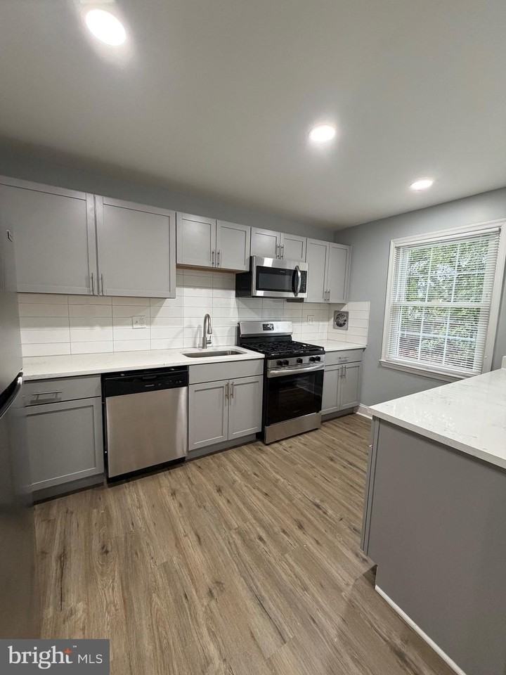 12928 Claxton Dr #6E - Photo 4 of 18