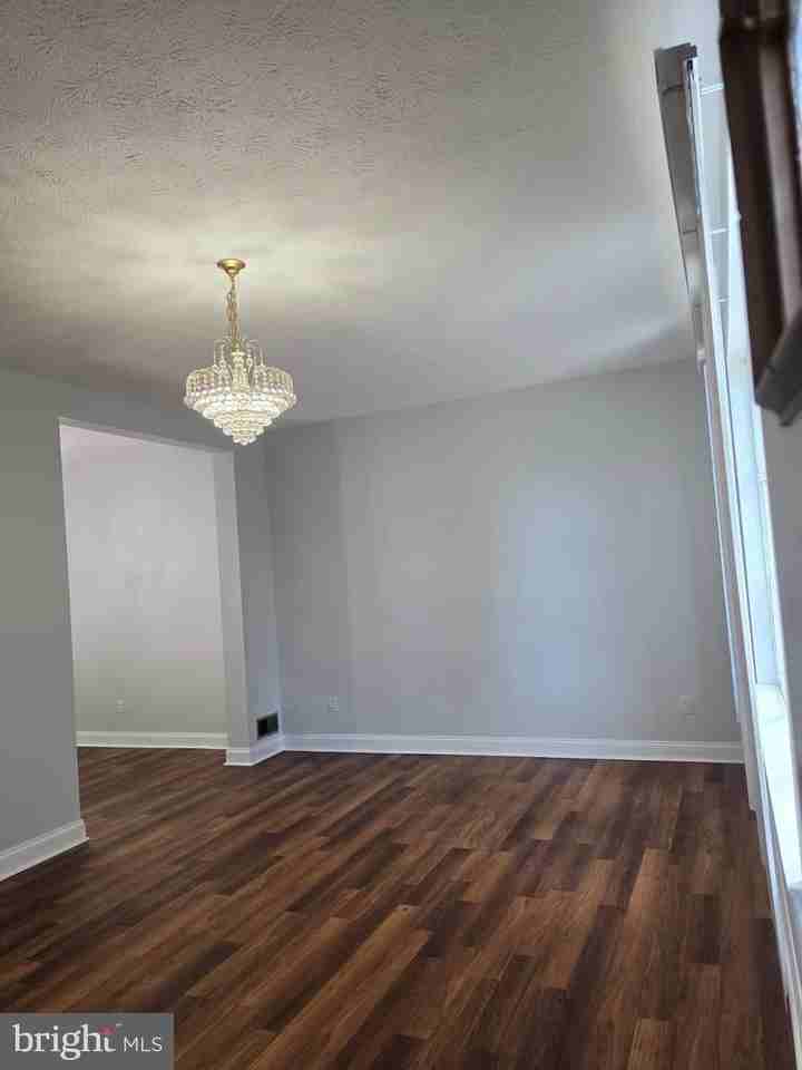 5825 Lamont Dr - Photo 3 of 34