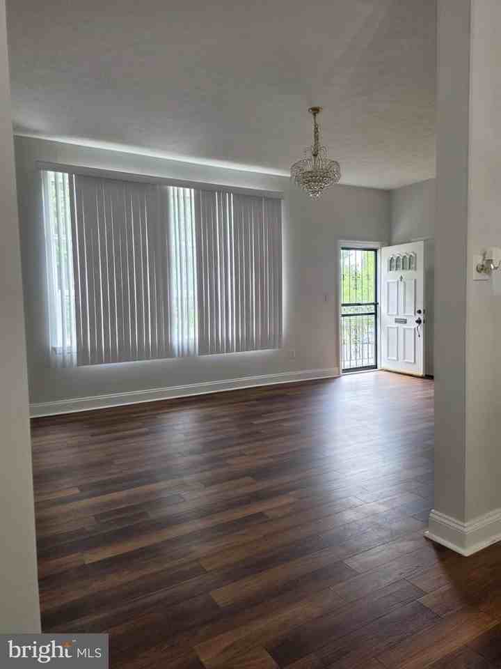 5825 Lamont Dr - Photo 4 of 34