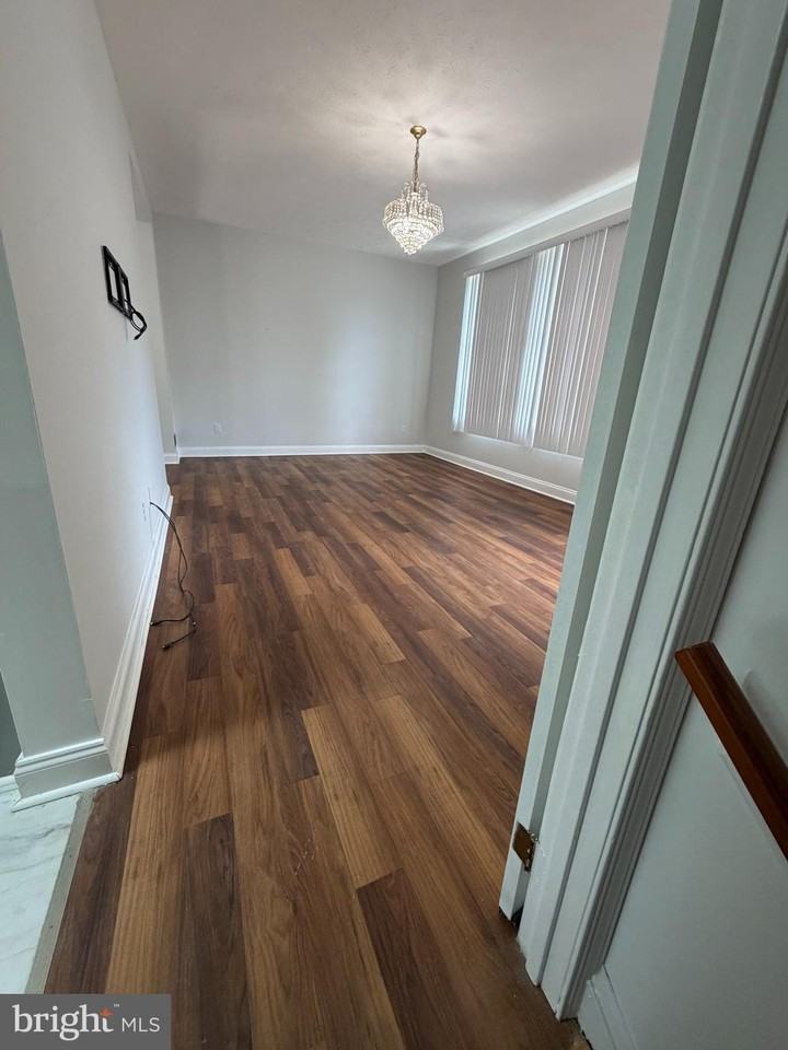 5825 Lamont Dr - Photo 6 of 34