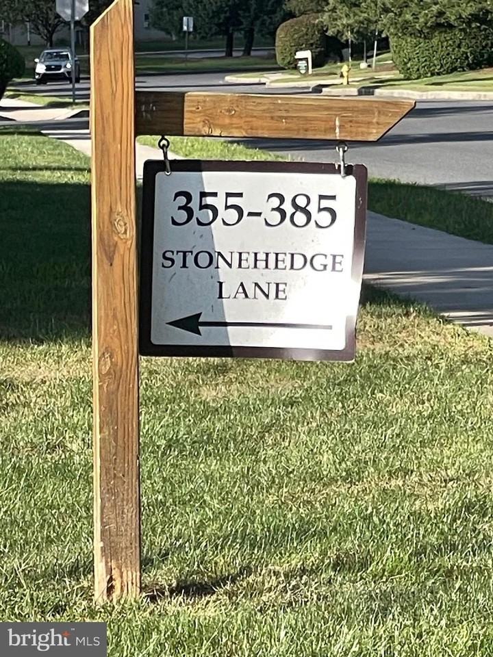 363 Stonehedge Ln - Photo 4 of 29