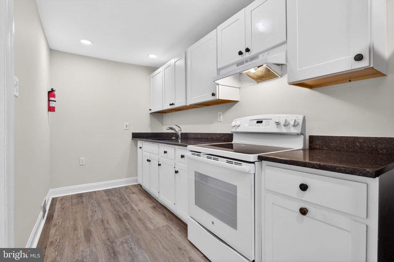 125 W 21st St - Photo 7 of 25