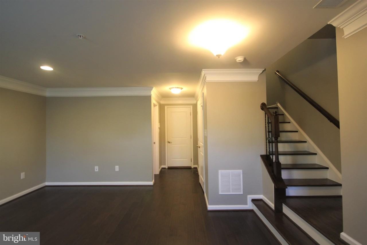 228 Compass Dr - Photo 7 of 39