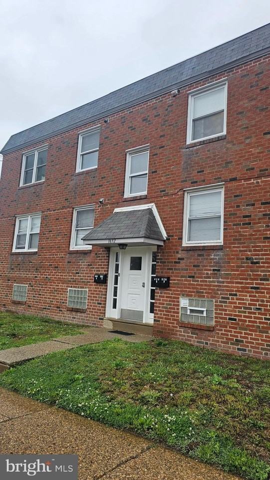 1632 Benson St ## 00 - Photo 2 of 21