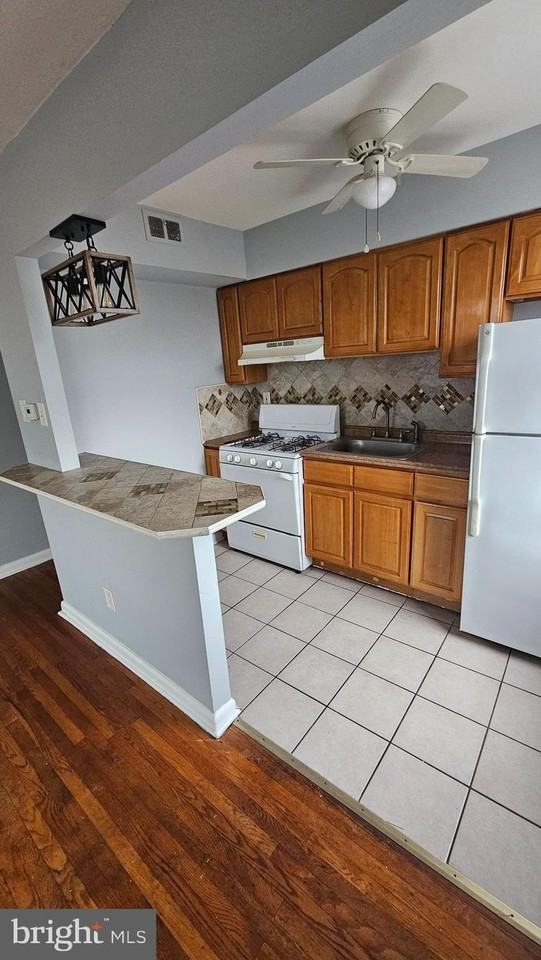1632 Benson St ## 00 - Photo 5 of 21