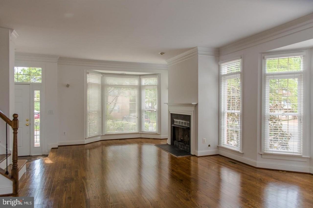 2175 N Pierce St - Photo 3 of 31