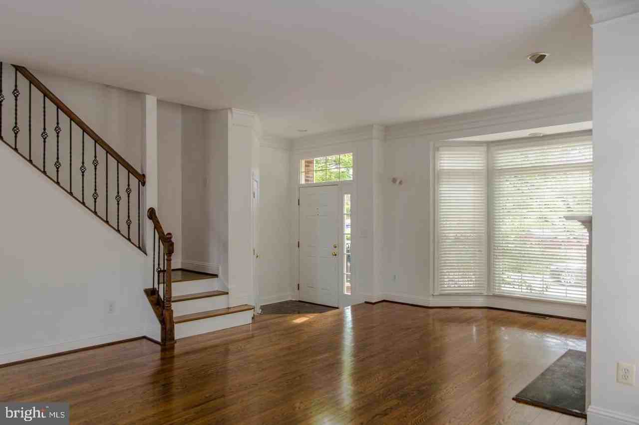 2175 N Pierce St - Photo 4 of 31
