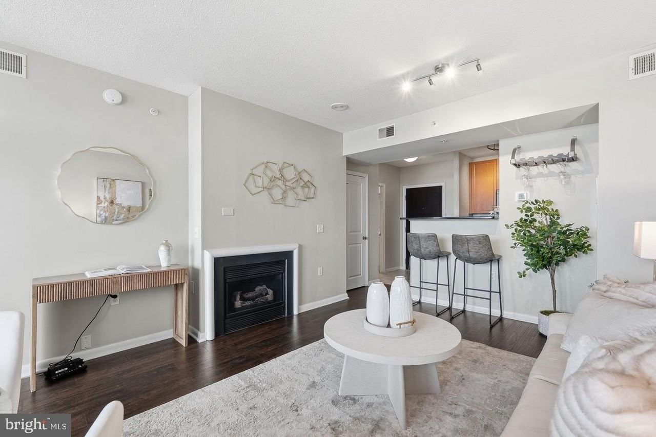 851 N Glebe Rd #1914 - Photo 4 of 38