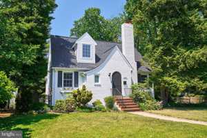 featured image of 230 N Jackson St