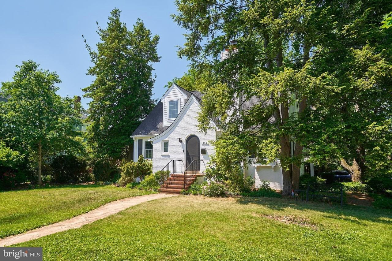 230 N Jackson St - Photo 2 of 47