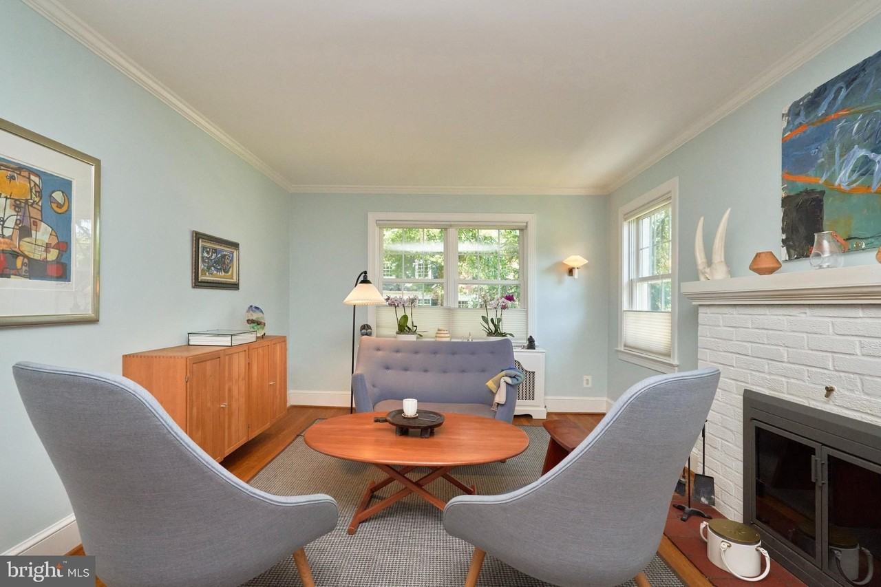 230 N Jackson St - Photo 4 of 47
