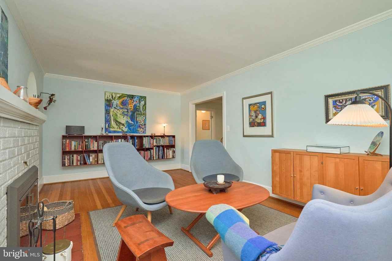 230 N Jackson St - Photo 5 of 47