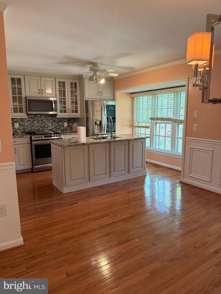 5149 Woodmire Ln - Photo 2 of 10