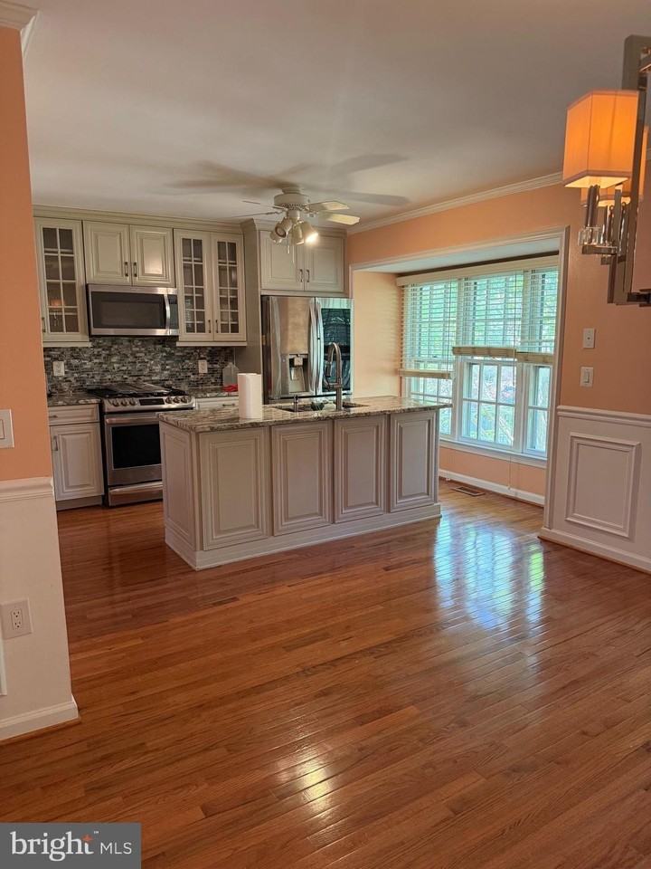 5149 Woodmire Ln - Photo 3 of 10