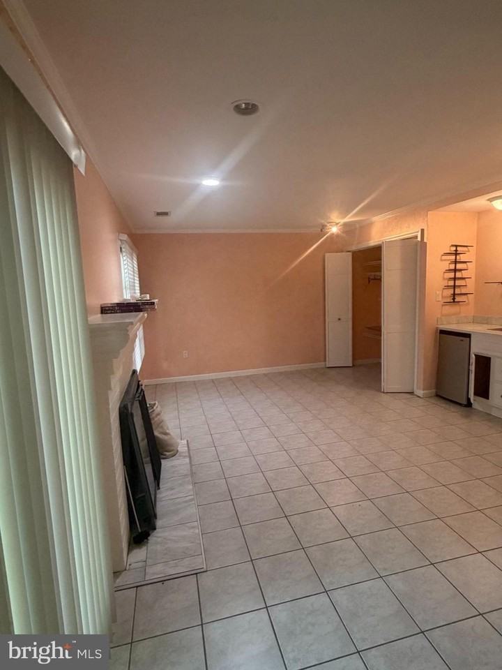 5149 Woodmire Ln - Photo 6 of 10