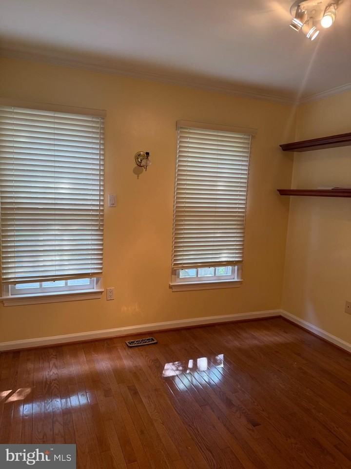 5149 Woodmire Ln - Photo 7 of 10