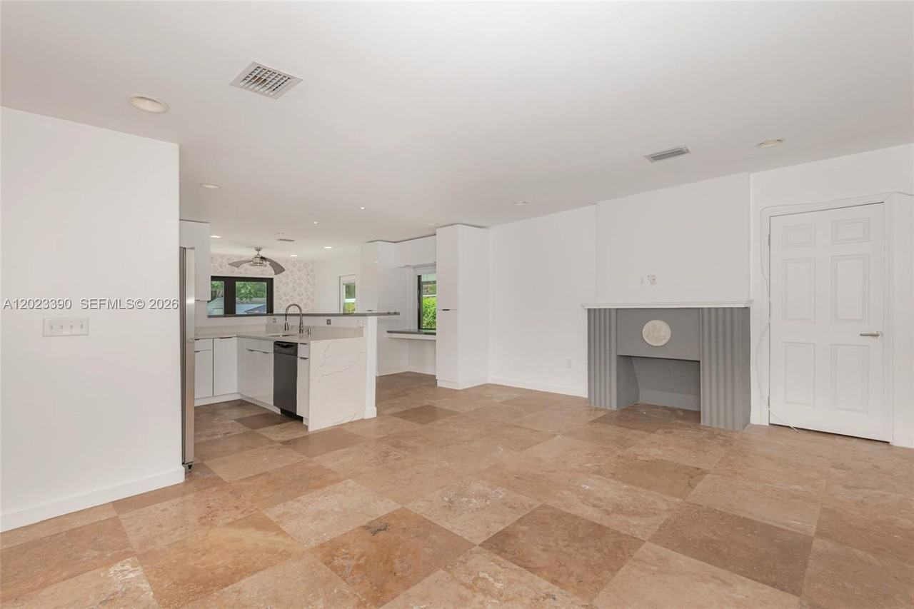 344 Payne Dr - Photo 2 of 8