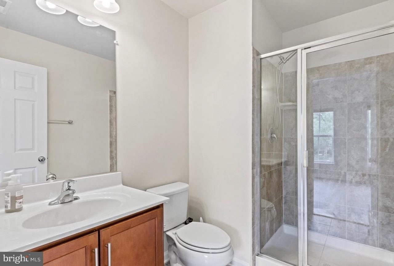 9653 Pullman Pl - Photo 4 of 22