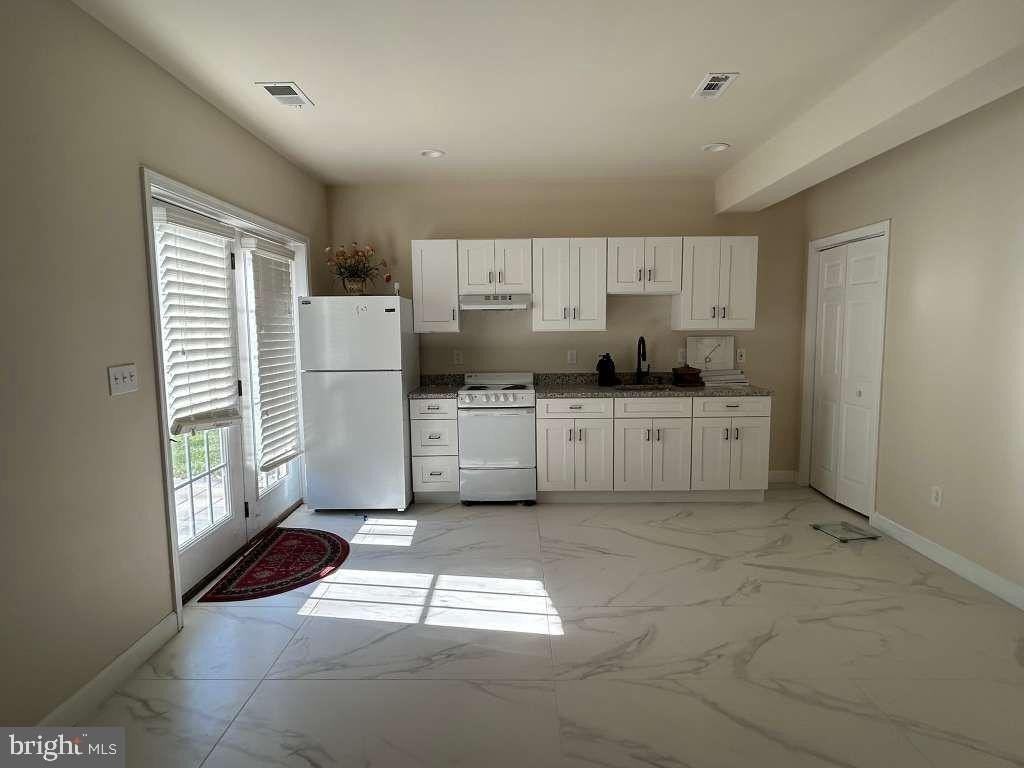 44377 Stone Roses Cir - Photo 4 of 9