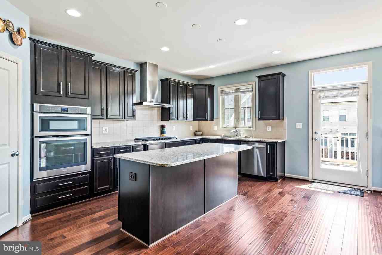 23638 Sailfish Sq - Photo 5 of 50