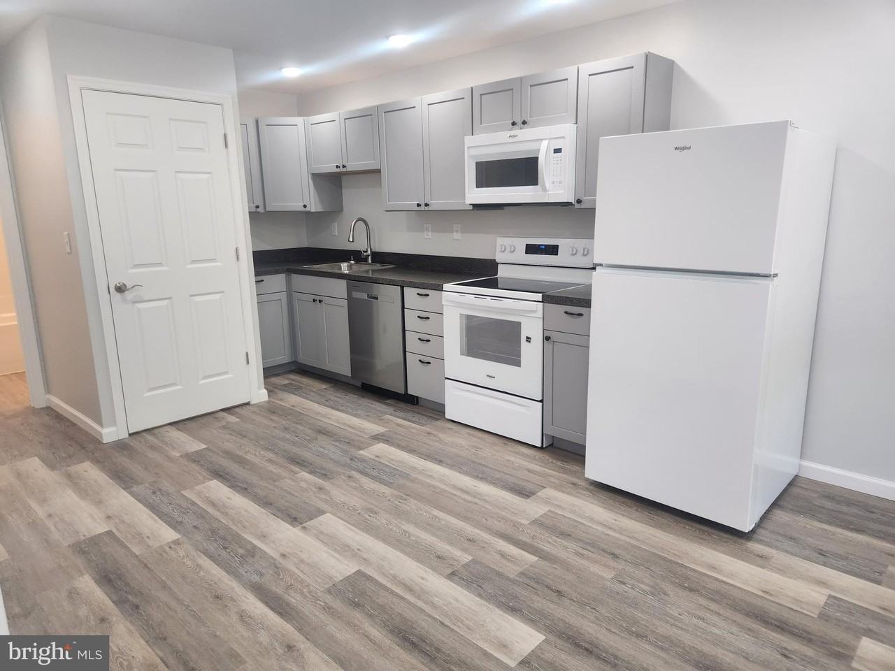 65 Woods Edge Rd #18 - Photo 3 of 12