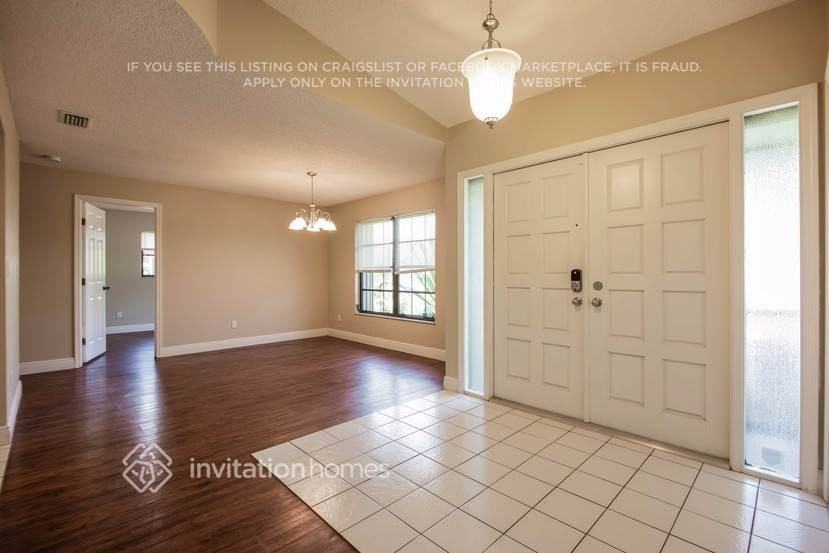 2212 Viscaya Pkwy - Photo 3 of 26
