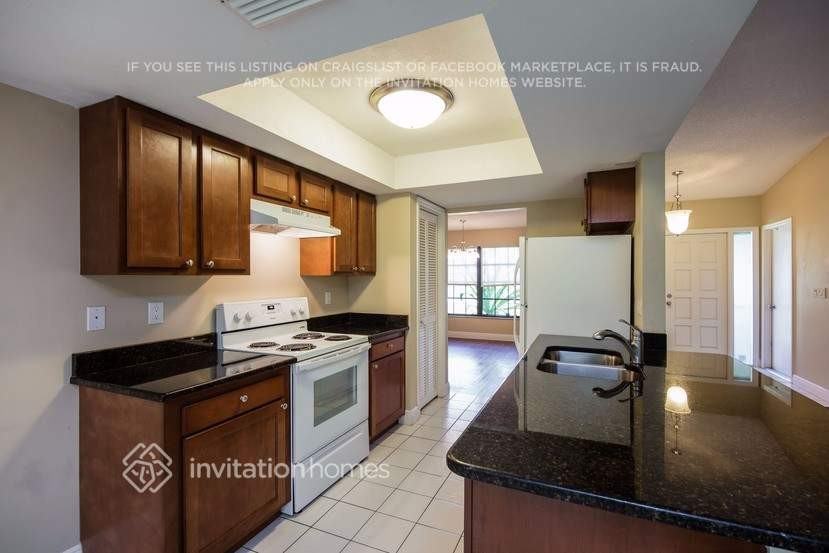 2212 Viscaya Pkwy - Photo 6 of 26