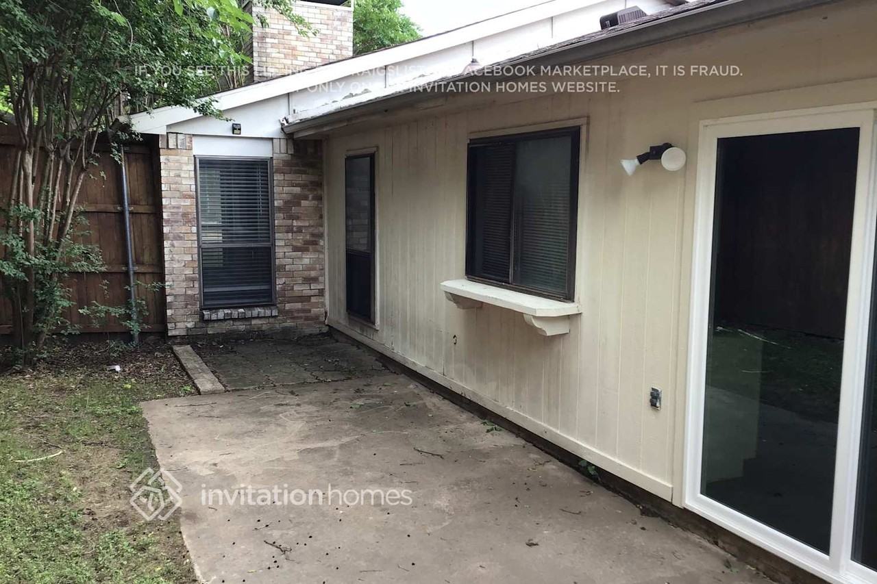 2609 Renwick Dr - Photo 2 of 5