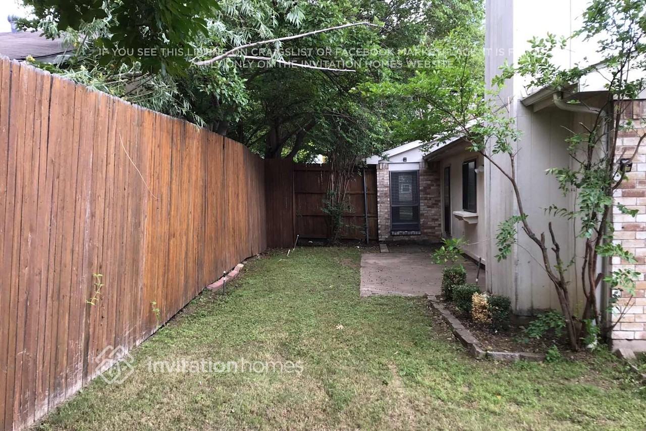 2609 Renwick Dr - Photo 3 of 5