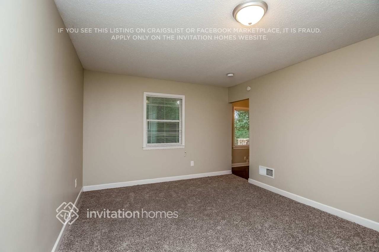 2751 Flagstone Dr Se - Photo 4 of 13