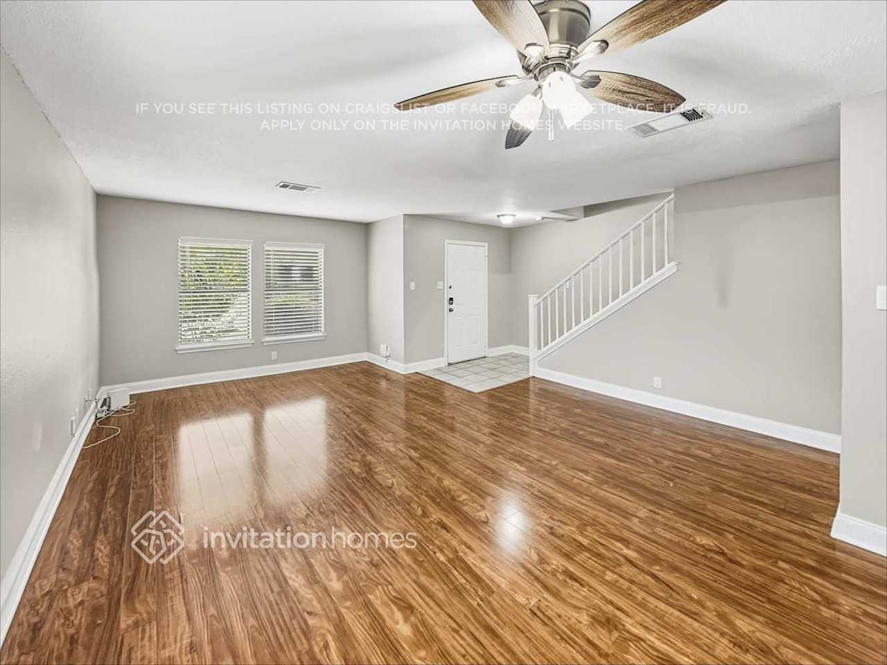 1405 Comfort St - Photo 5 of 26