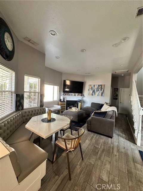 495 Woodbluff St - Photo 2 of 3