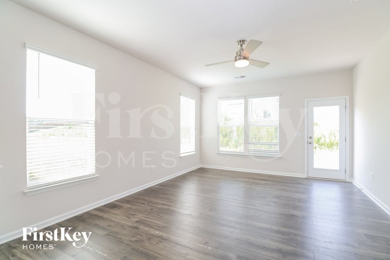 627 Goldburn Way - Photo 4 of 16