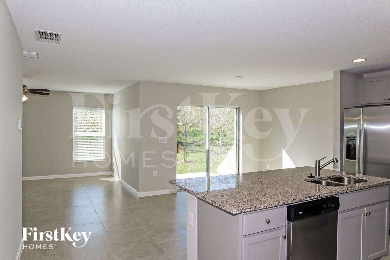 220 Southern Breeze Loop - Photo 4 of 15