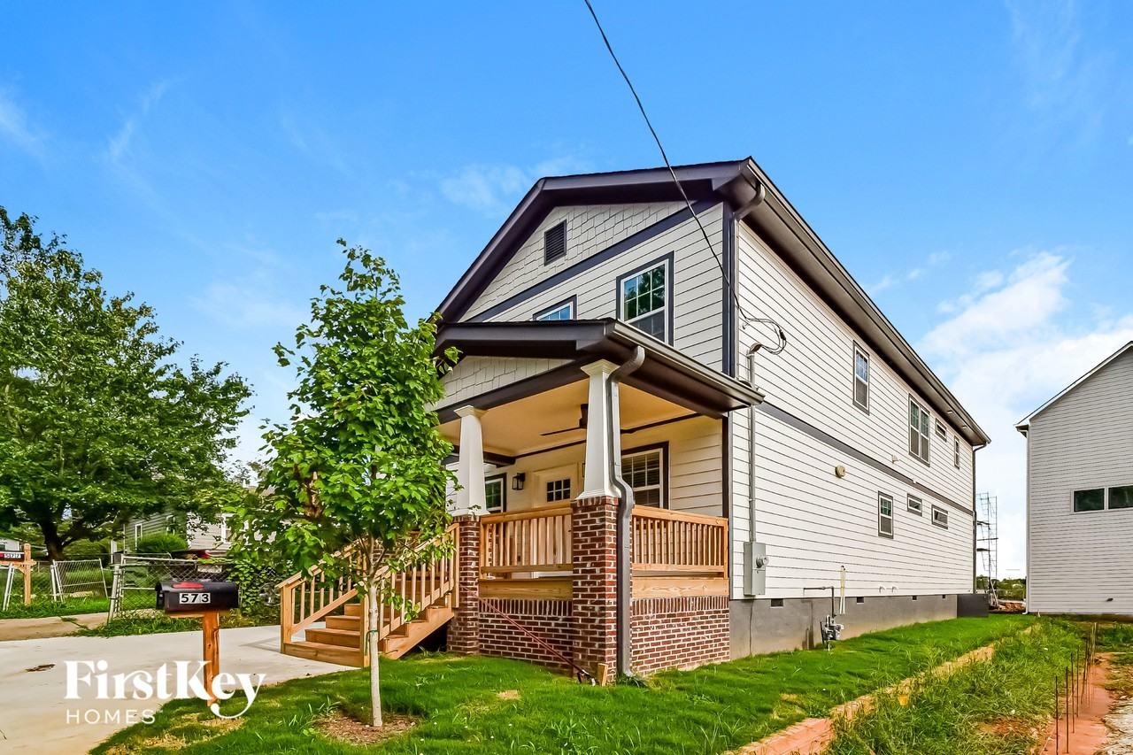 573 Middle St Sw - Photo 2 of 15