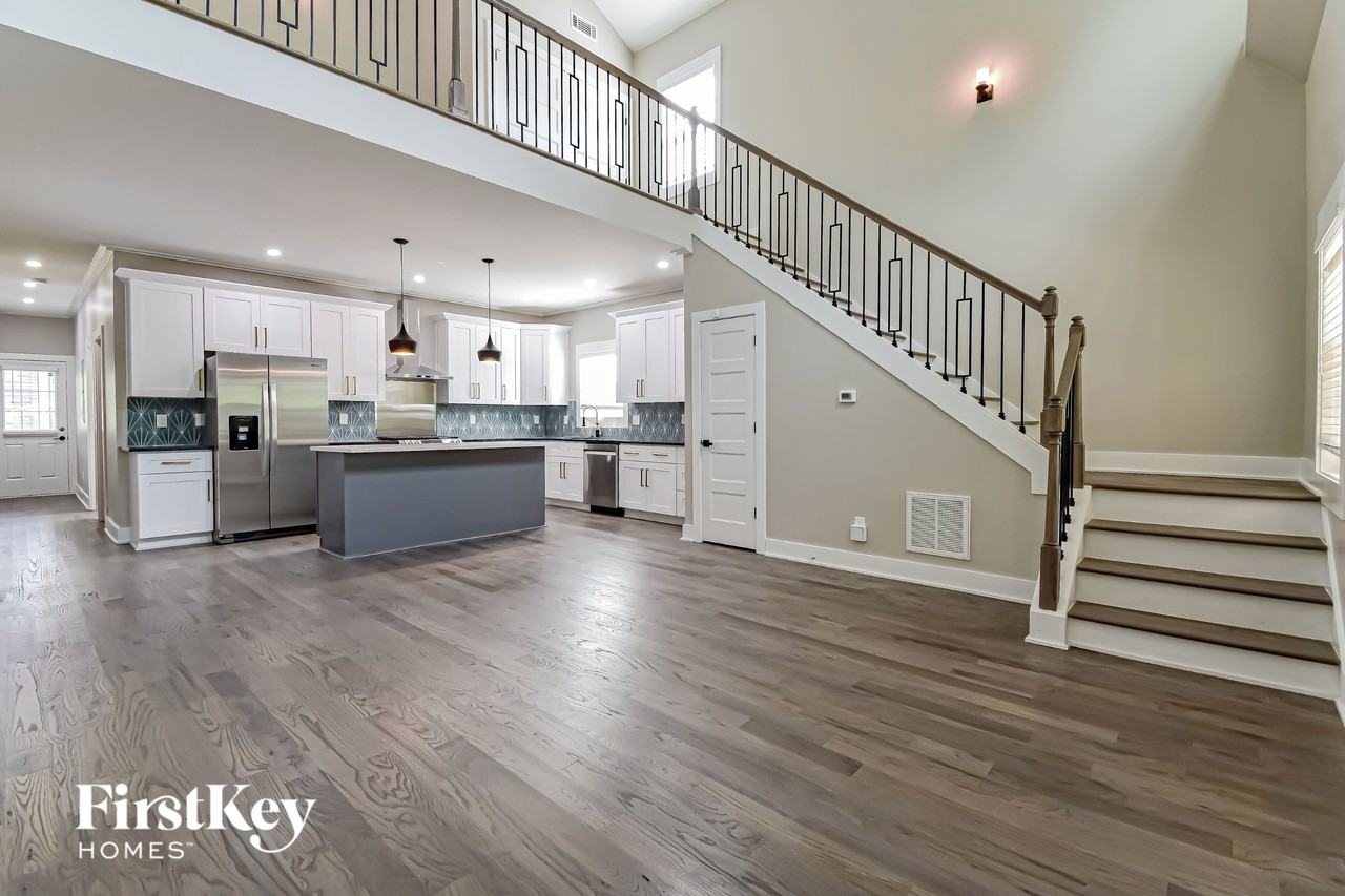 573 Middle St Sw - Photo 3 of 15