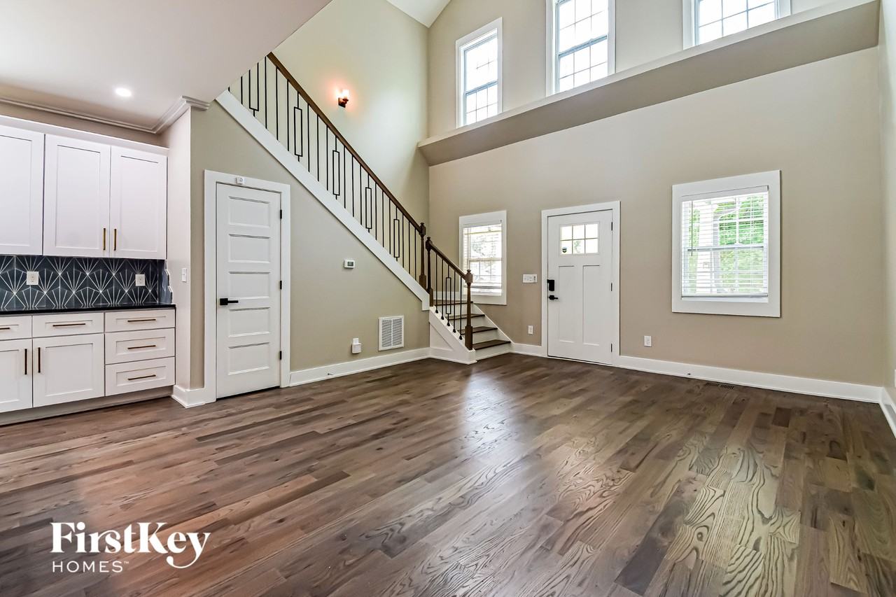 573 Middle St Sw - Photo 4 of 15