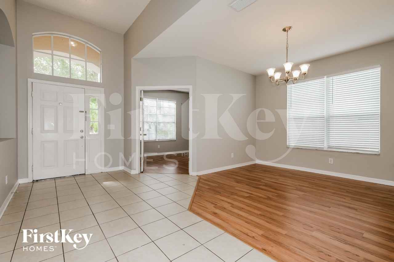 9409 Laurel Ledge Dr - Photo 3 of 16