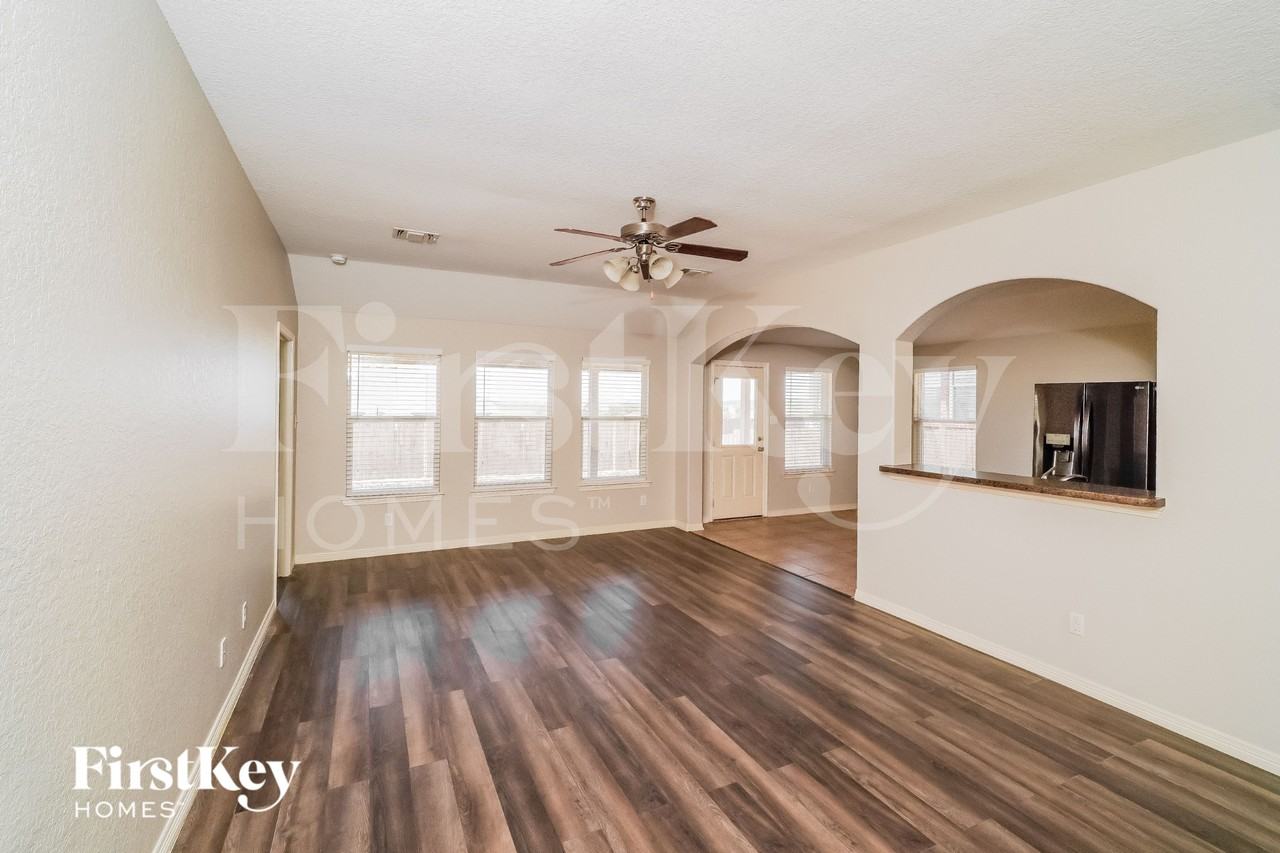 339 Primrose Way - Photo 4 of 16