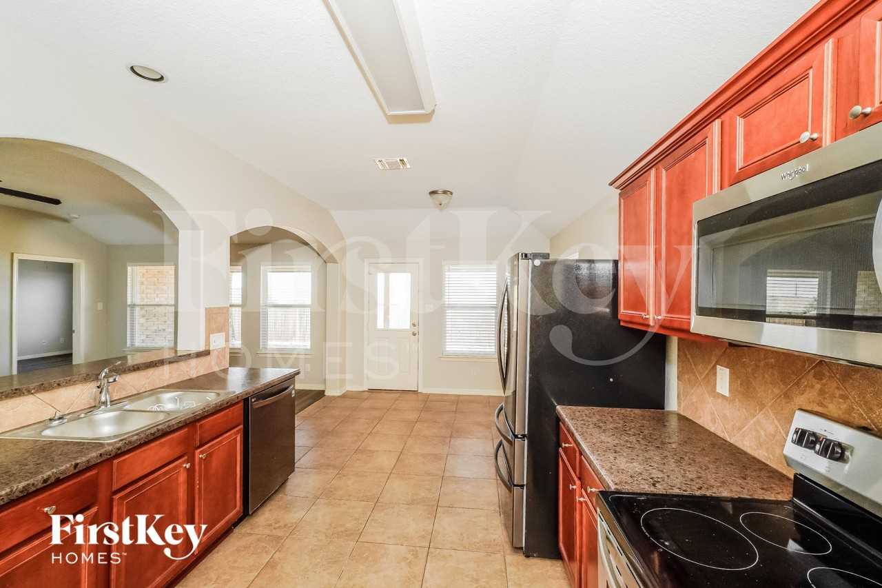 339 Primrose Way - Photo 7 of 16